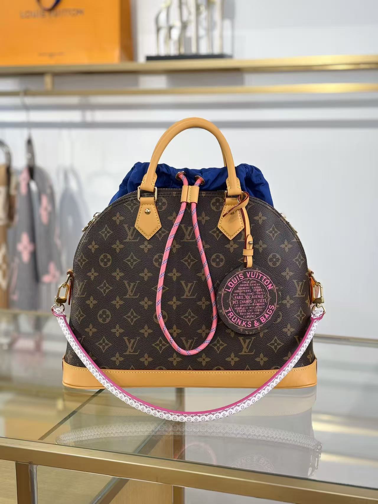 26S ALMA DRAWSTRING BAG IN MONOGRAM CANVAS WITH NATURAL COWHIDE LEATHER