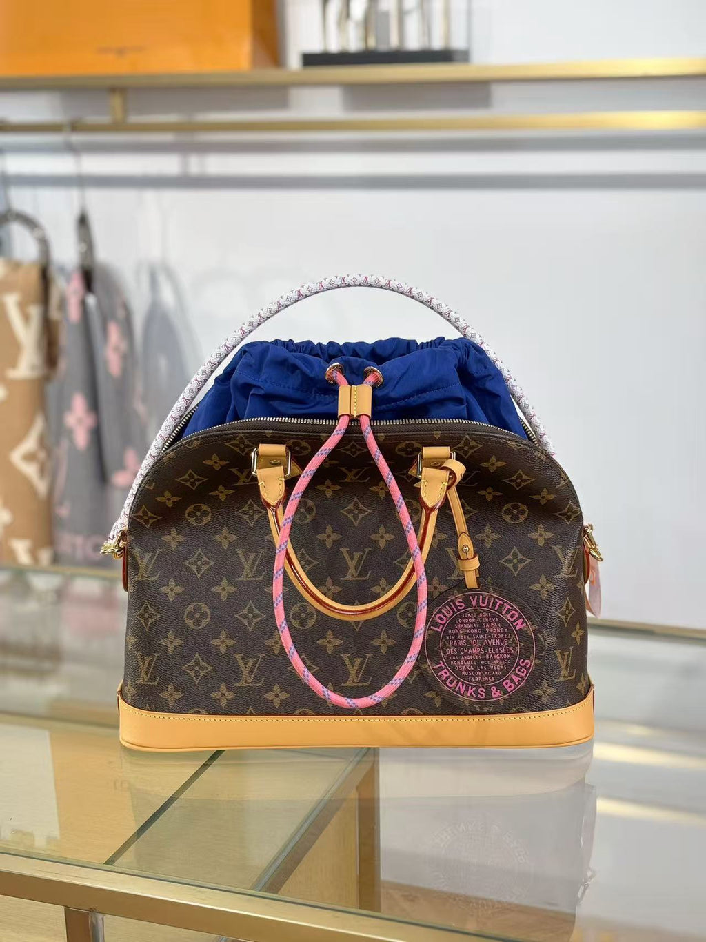 26S ALMA DRAWSTRING BAG IN MONOGRAM CANVAS WITH NATURAL COWHIDE LEATHER