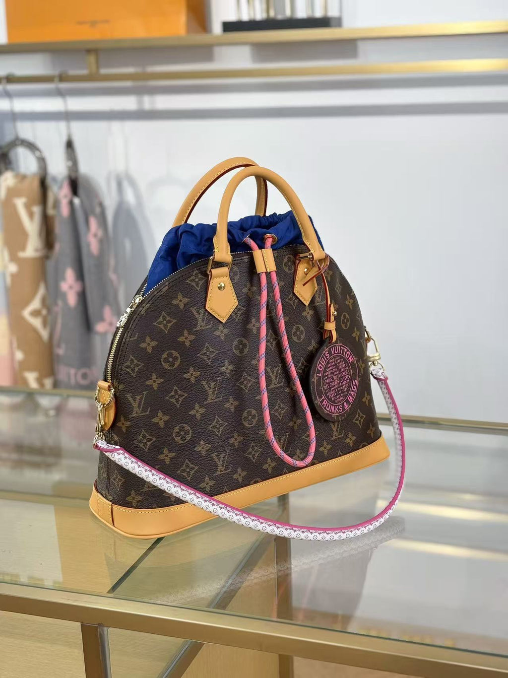 26S ALMA DRAWSTRING BAG IN MONOGRAM CANVAS WITH NATURAL COWHIDE LEATHER