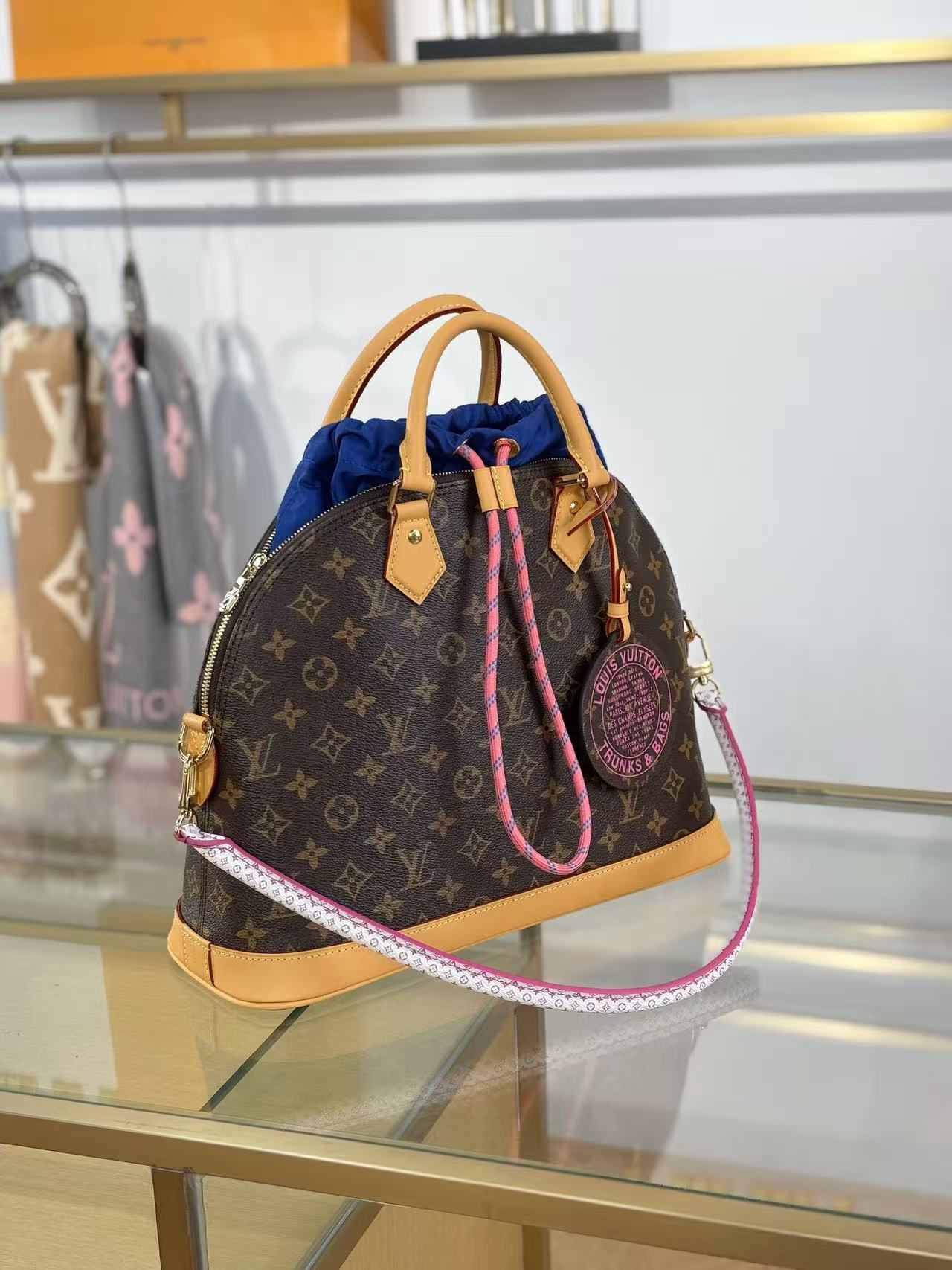 26S ALMA DRAWSTRING BAG IN MONOGRAM CANVAS WITH NATURAL COWHIDE LEATHER