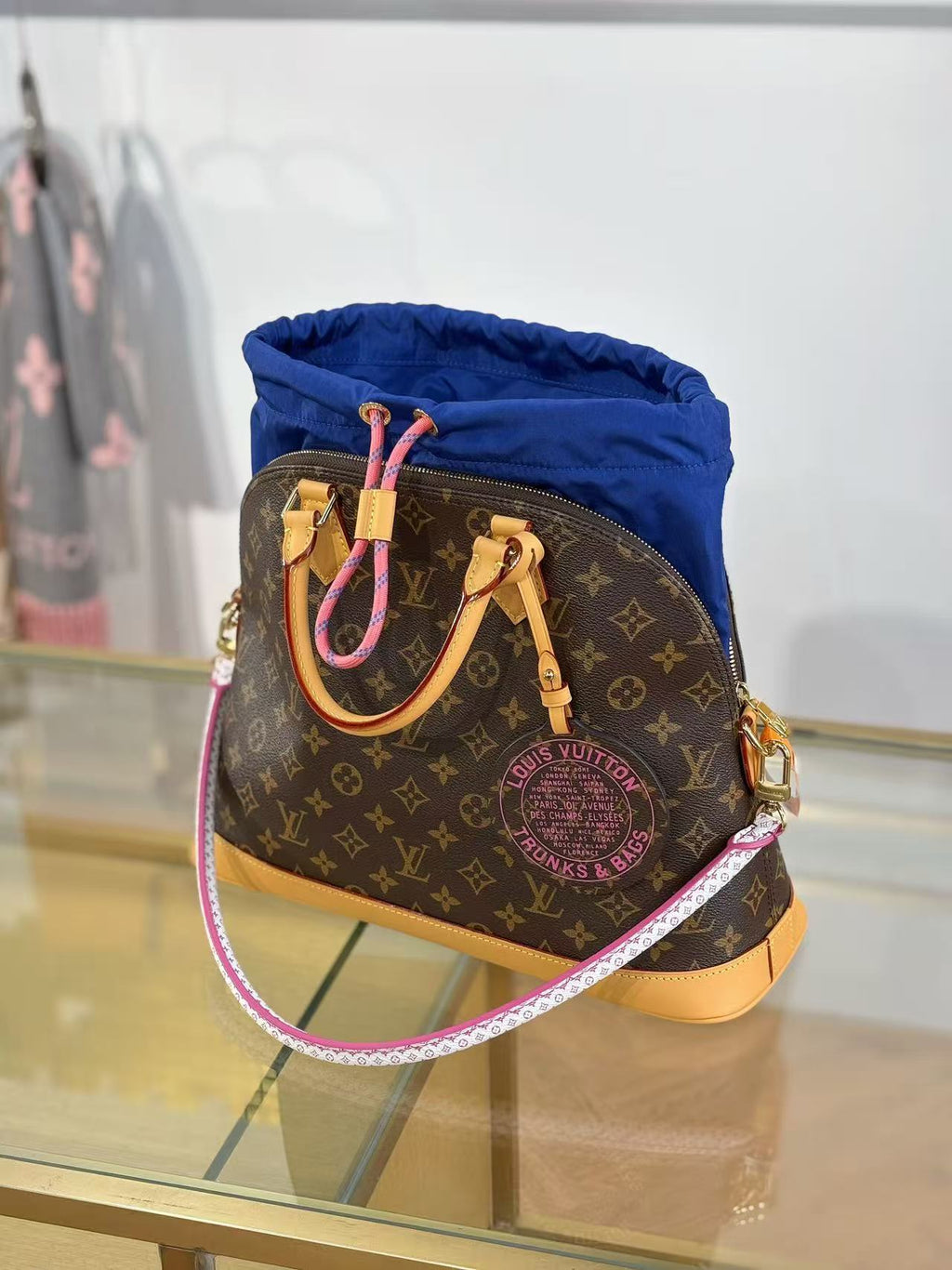 26S ALMA DRAWSTRING BAG IN MONOGRAM CANVAS WITH NATURAL COWHIDE LEATHER