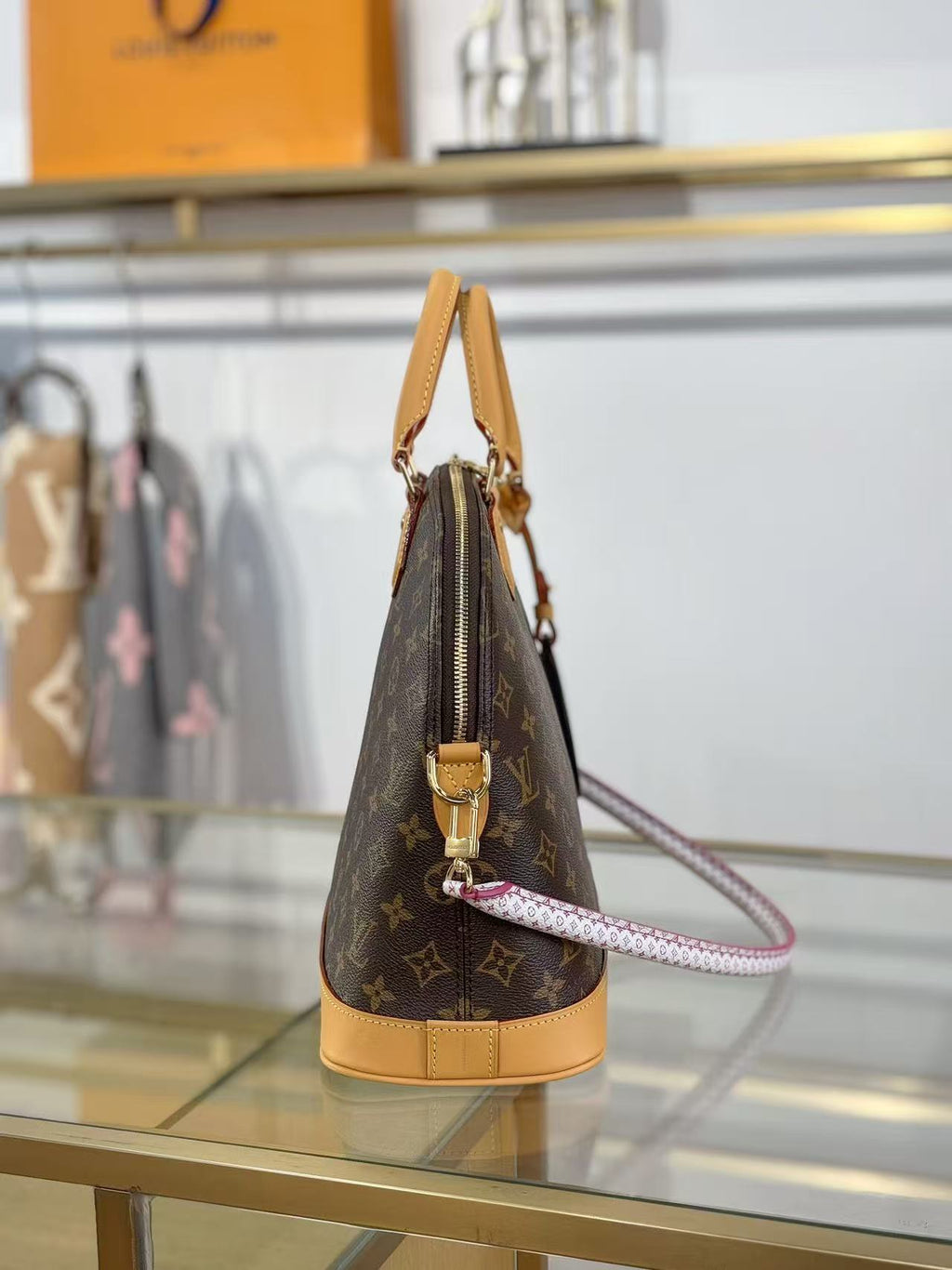 26S ALMA DRAWSTRING BAG IN MONOGRAM CANVAS WITH NATURAL COWHIDE LEATHER