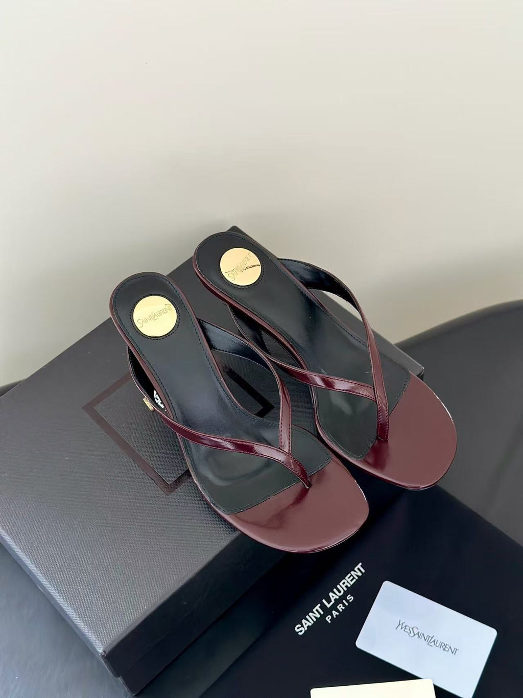 26S THONG HIGHHEEL SANDAL IN BURGUNDY PATENT LEATHER