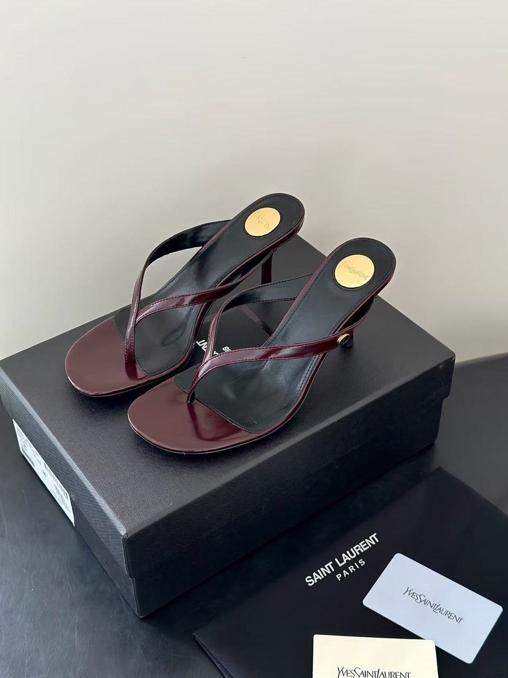 26S THONG HIGHHEEL SANDAL IN BURGUNDY PATENT LEATHER