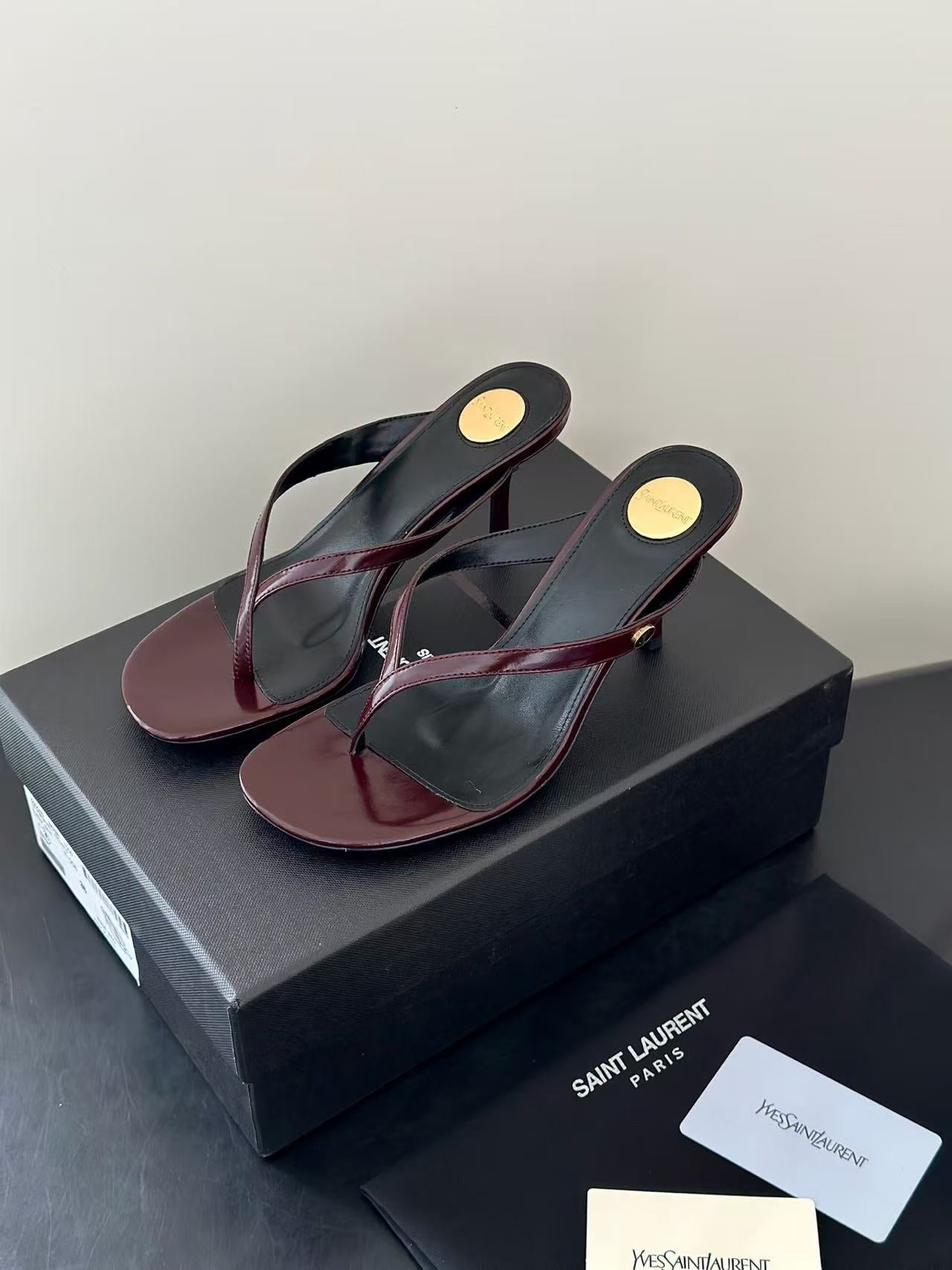 26S THONG HIGHHEEL SANDAL IN BURGUNDY PATENT LEATHER
