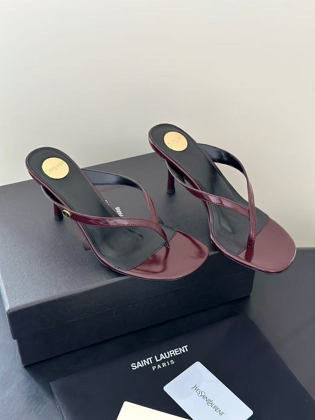 26S THONG HIGHHEEL SANDAL IN BURGUNDY PATENT LEATHER