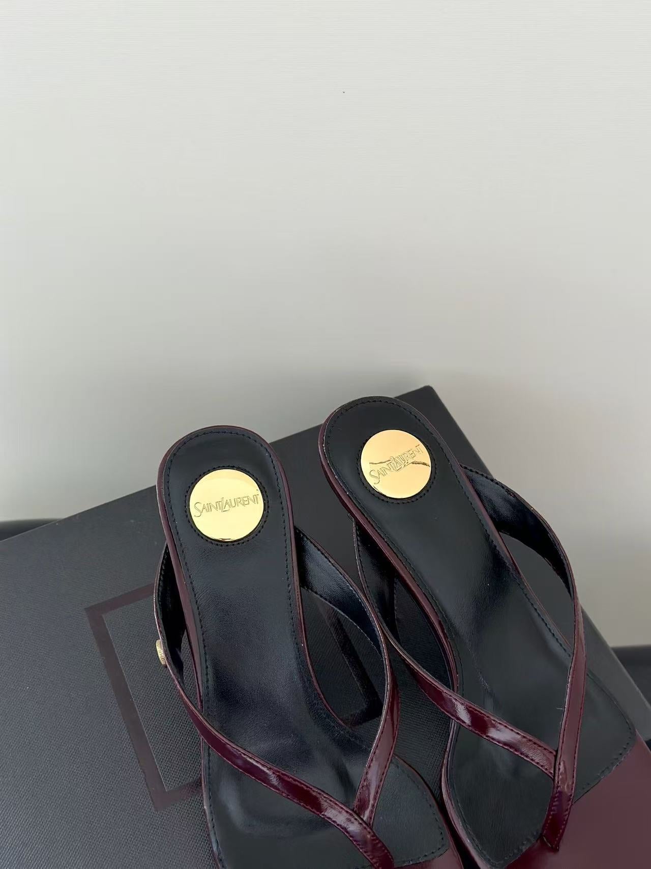 26S THONG HIGHHEEL SANDAL IN BURGUNDY PATENT LEATHER