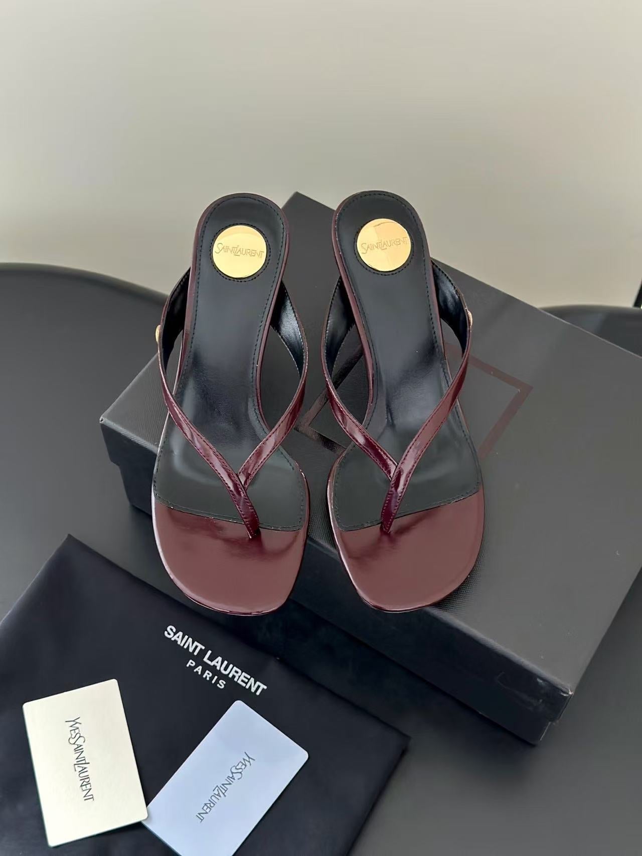 26S THONG HIGHHEEL SANDAL IN BURGUNDY PATENT LEATHER