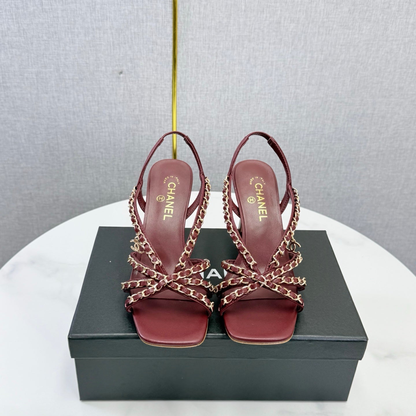 26S CHAIN STRAP HIGH HEELS 80 MM IN DARK RED LAMBSKIN