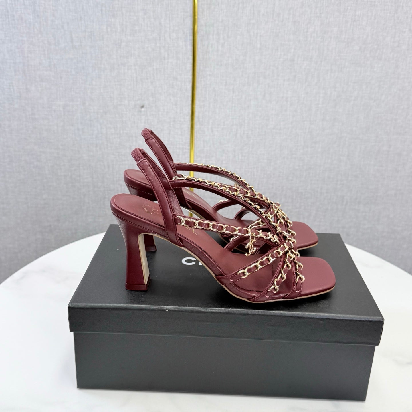 26S CHAIN STRAP HIGH HEELS 80 MM IN DARK RED LAMBSKIN