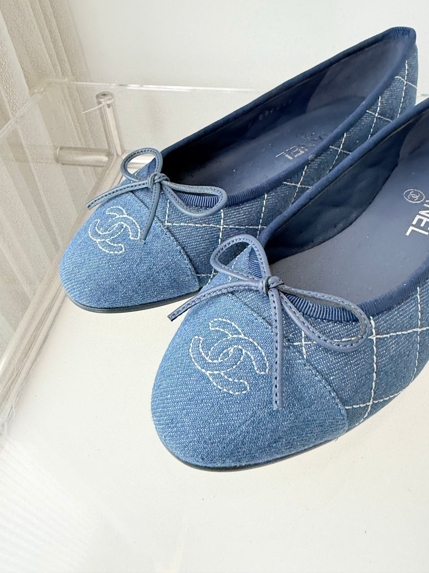 26S BALLET FLATS IN BLUE DENIM WITH BOW